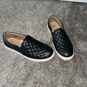 Black, size 10 shoes